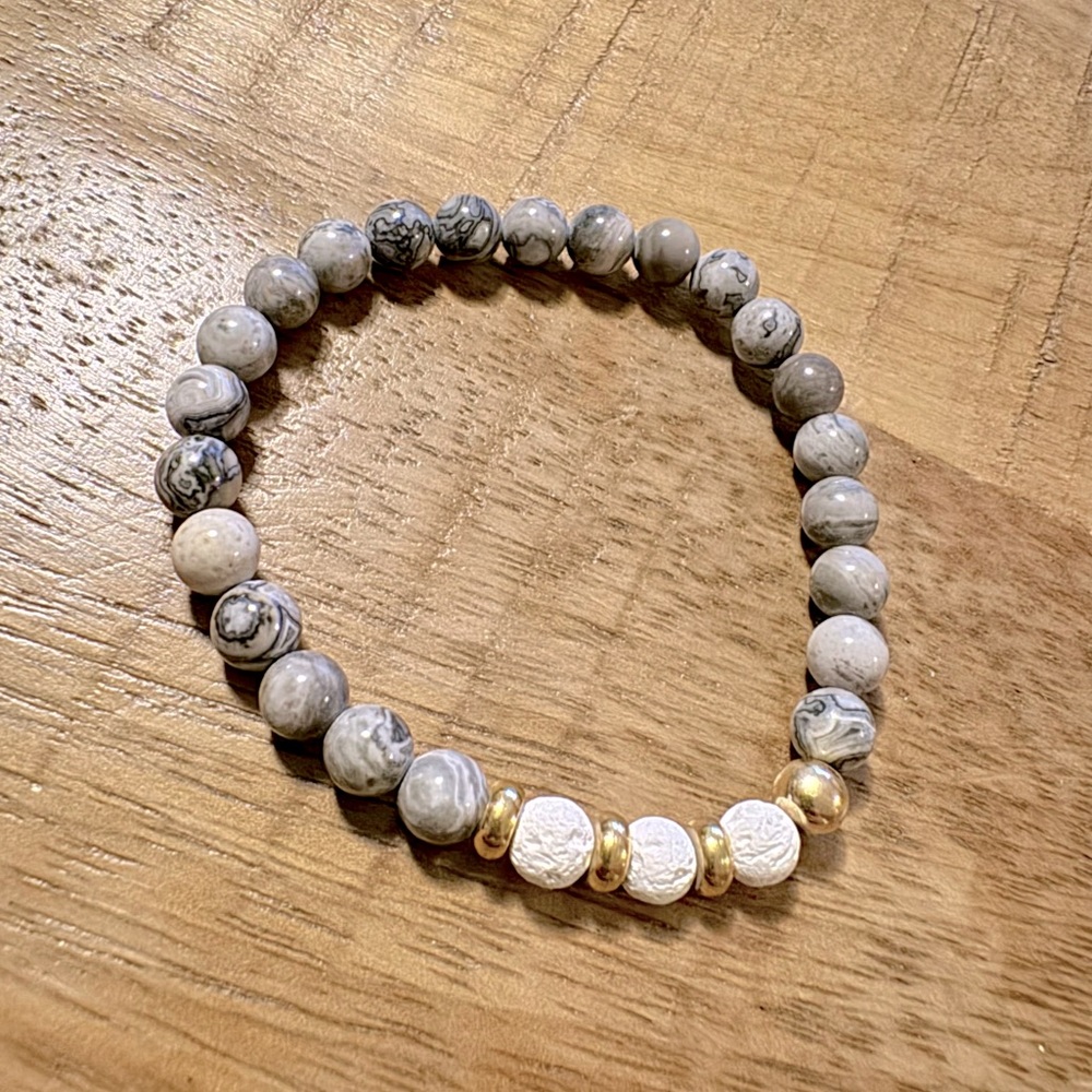 Hand Crafted Gray Agate stretchable bracelet